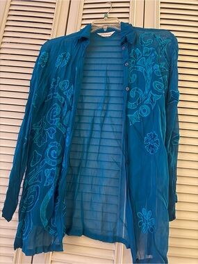 Eileen West ‘Gantos’ Teal Sheer Button-Down with Embroidered Floral Motif